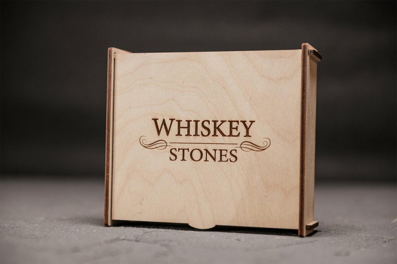 Набір каменів для віскі в дерев'яній коробці Whiskey Stones